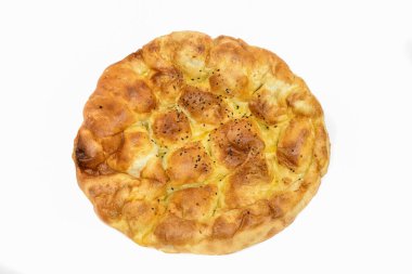 Türk Ramazan Ekmeği - ramazan pidesi (Pita) beyaz üzerine izole edilmiş. Türkiye 'de kutsal Ramazan ayında oruç tutmak için geleneksel popüler gıda