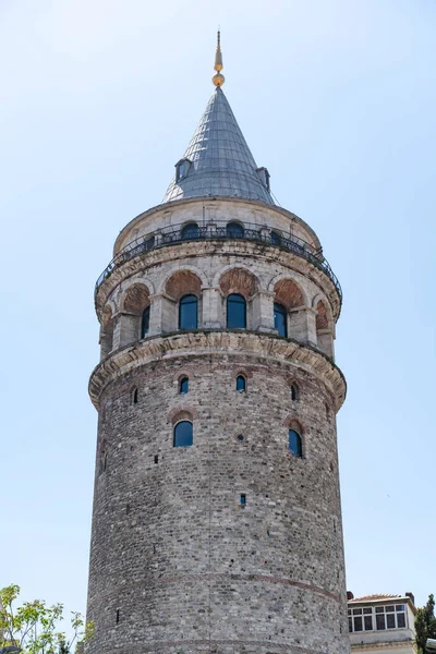 Känd Turist Plats Galata Tornet Verkar Mellan Gamla Traditionella Byggnader — Stockfoto