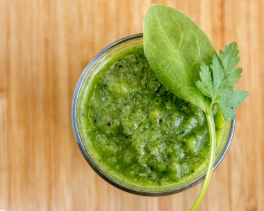 Yeşil smoothie. Üstten Görünüm.