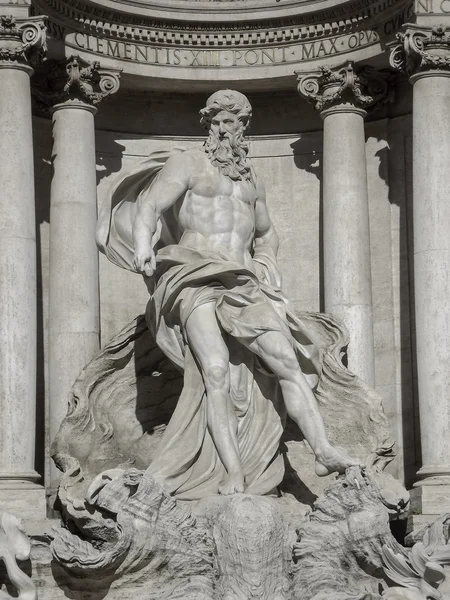 Estátua de Neptuno na Fonte de Trevi em Roma, Itália — Fotografia de Stock