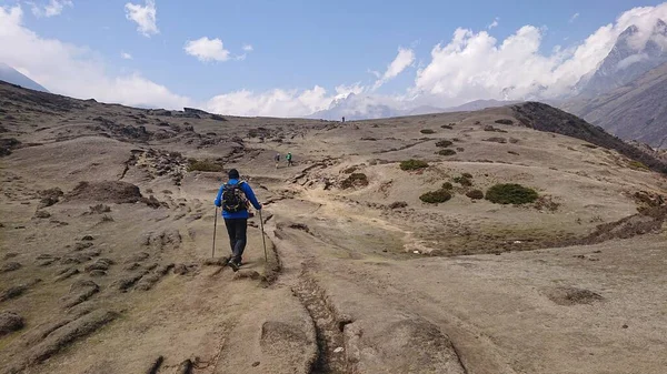 Mensen Wandelen Met Een Rugzak Trekking Nepal Bergen Rond Everest — Stockfoto