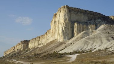 Kırım Yarımadası, Ukrayna 'da Beyaz Kaya' nın manzarası.