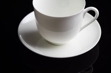 Kahve ve alkol için bardak ve bardak.