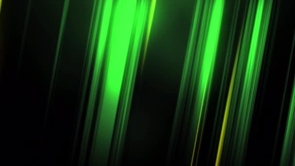 Abstrakter Videohintergrund Mit Irisierenden Grünen Und Gelben Streifen Auf Dunklem — Stockvideo