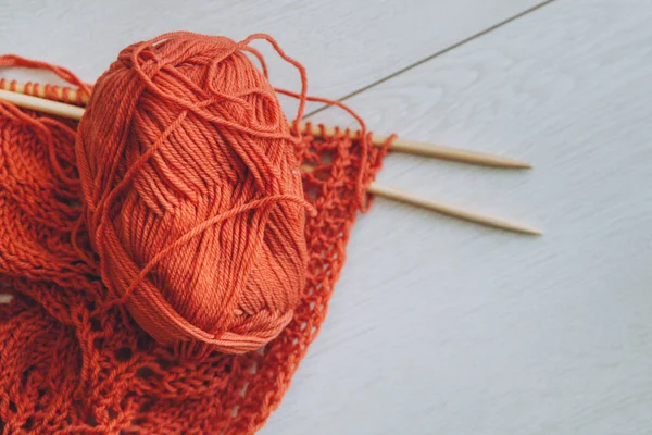 Red knitting wool and needles — Stock Photo, Image