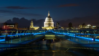 St Pauls, Millenium Bridge