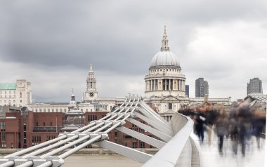 Millenium bridge ve st pauls
