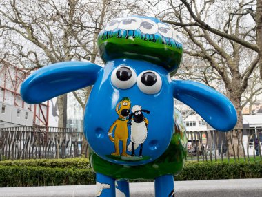 Aardmen'ın Shaun koyun karakter Londra etrafında ekranda