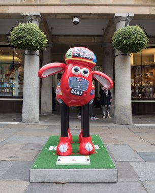 Aardmen'ın Shaun koyun karakter Londra etrafında ekranda
