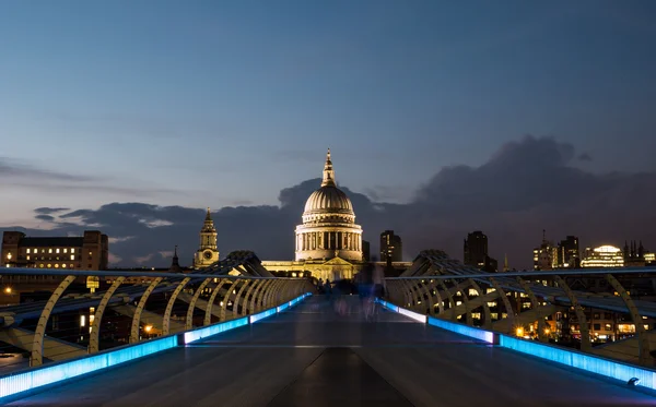 St Pauls, Millenium Bridge