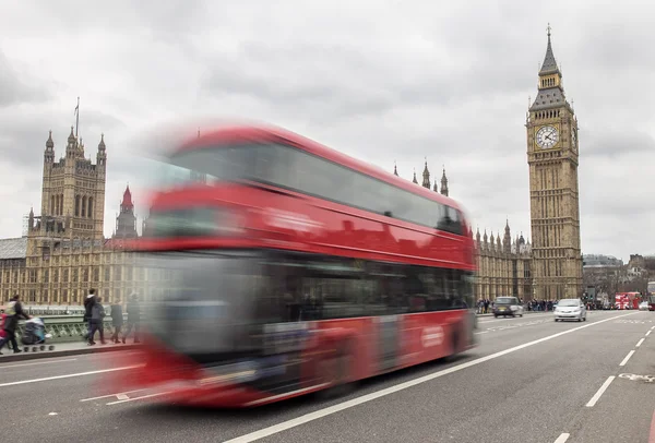 London bus passing Big Ben — Stock Photo, Image