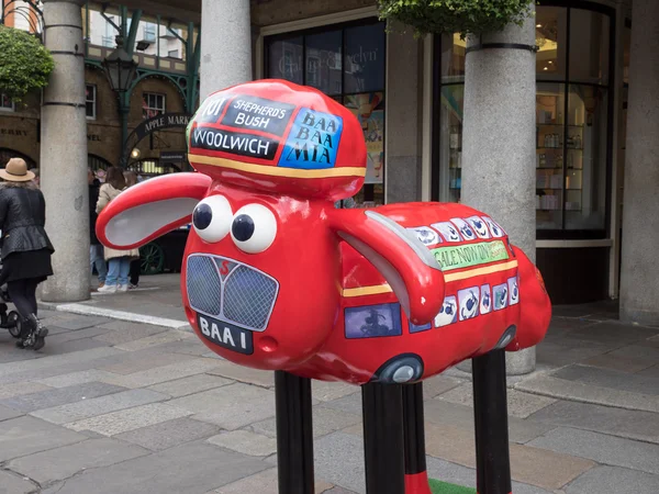 Aardmen'ın Shaun koyun karakter Londra etrafında ekranda