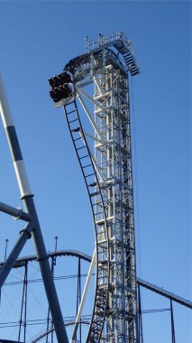 Bir lunaparkta Japon lunaparkında hız treni