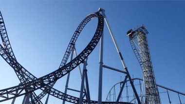 Bir lunaparkta Japon lunaparkında hız treni