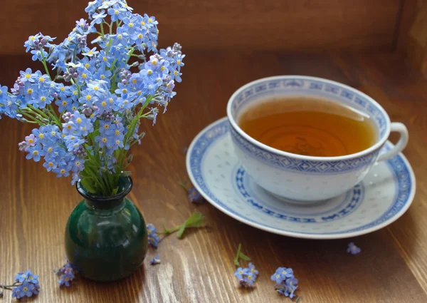 Old china tea cup with bouquet of forget me nots — Stock Photo, Image