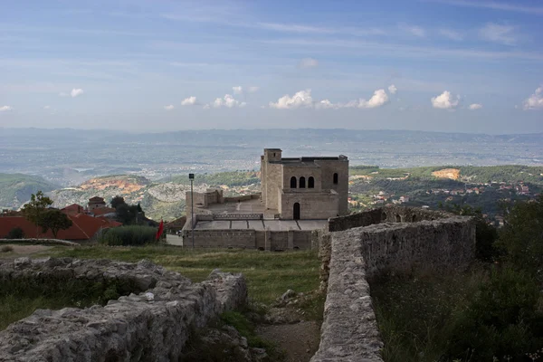 Kastély areal és Skanderbeg Múzeum Kruje, Albánia — Stock Fotó