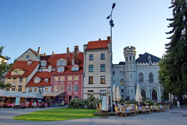 Старое красочное здание на Домской площади, Рига, Латвия, 27 июня 2014 г. — стоковое фото