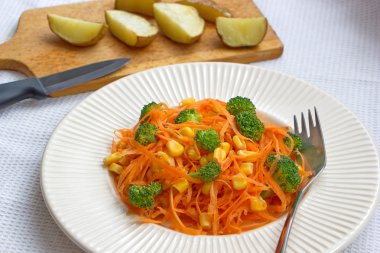 havuç spagetti, brokoli, Mısır ve patates