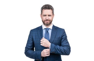 Klasik asla modası geçmez. Yönetmen mavi kravatlı resmi takım elbise giyer. Resmi tarz. Resmi kıyafet. Moda erkek giyim. İş kapsülü gardırobu. Görevdeki başarılı adam için..