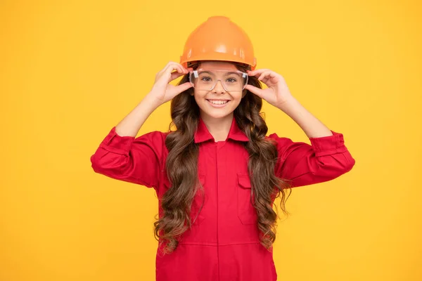 Menina Adolescente Feliz Óculos Proteção Capacete Engenheiro — Fotografia de Stock