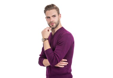 Çekici, tıraşsız adam çene kıllarına dokunuyor. Düşünceli bir şekilde beyaz sakallı, soyutlanmış görünüyor..