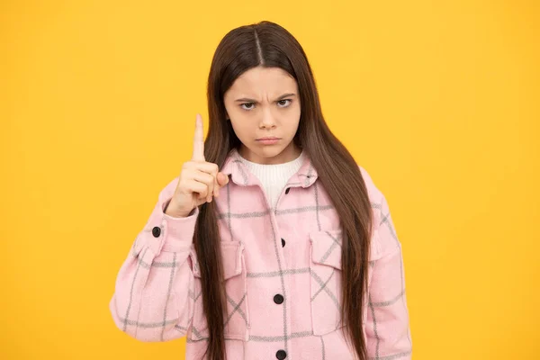 Σοβαρή Έφηβος Κορίτσι Φορούν Ροζ Καρό Πουκάμισο Θυμωμένος — Φωτογραφία Αρχείου