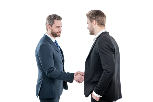握手をする2人の男 会議中のビジネスマンだ 上司と従業員 取引後のパートナーだ 協力とパートナーシップです 同僚の握手だ 交渉は成功した ようこそ — ストック写真