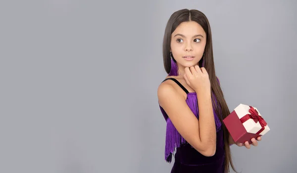 Bela Menina Adolescente Segurar Caixa Presente Embrulhar Felicidade Menina Feliz — Fotografia de Stock