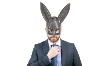 Hakimiyet ve teslimiyet. Tavşan maskeli tavşan adam. Fetişist. Seksi bdsm maskeli bir iş adamı. Playboy. BDSM oyunları.