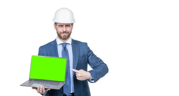 Confident Businessman Man Suit Safety Helmet Pointing Finger Green Screen — Stock Photo, Image