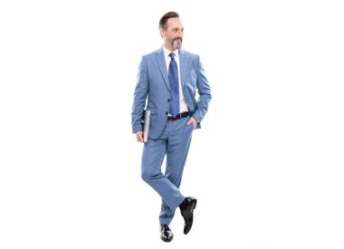 Bilgisayarlı programcı. Girişimci. Online ofis elimde. Profesyonel ağ yöneticisi bilgisayarı tutuyor. Kablosuz bilgisayarı olan mutlu bir patron. Olgun bir iş adamı. iş başarısı.