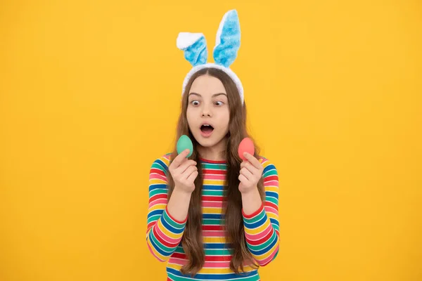 Feel Shocked Child Rabbit Ears Hold Painted Eggs Time Fun — Stock Photo, Image