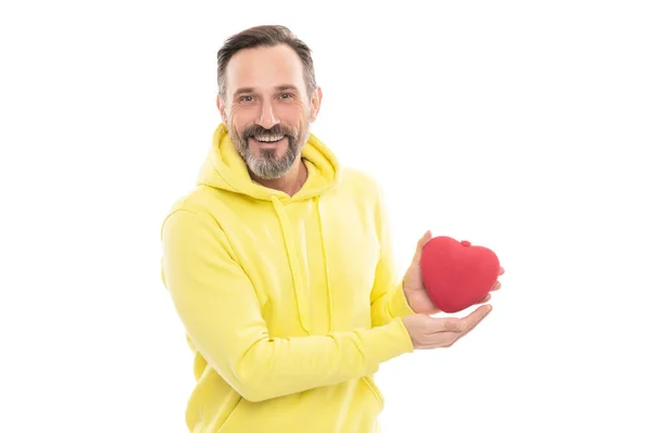 Mogen Lycklig Man Med Hjärtformad Låda Leende Seniorkille Håller Presenten — Stockfoto