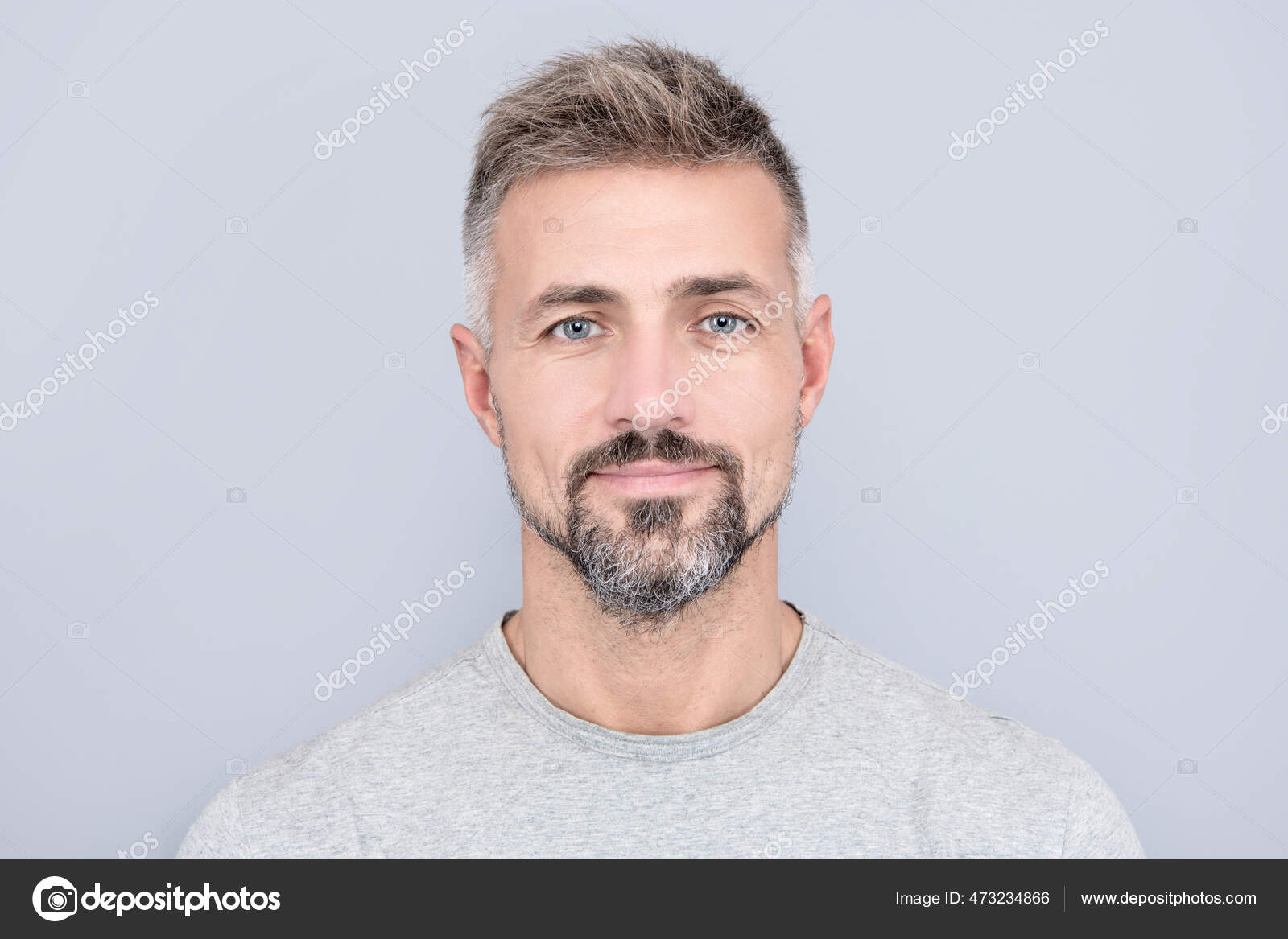 Beleza. Homem com estilo de cabelo e retrato de barba. Bonito Masculino  fotos, imagens de © puhhha #211268226