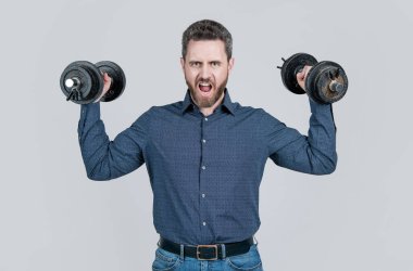 Başarılı, olgun, sakallı, koltuk değneği, iş ve spor eğitimi almış bir iş adamı..