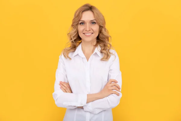 Mulher Negócios Loira Feliz Camisa Branca Negócios — Fotografia de Stock