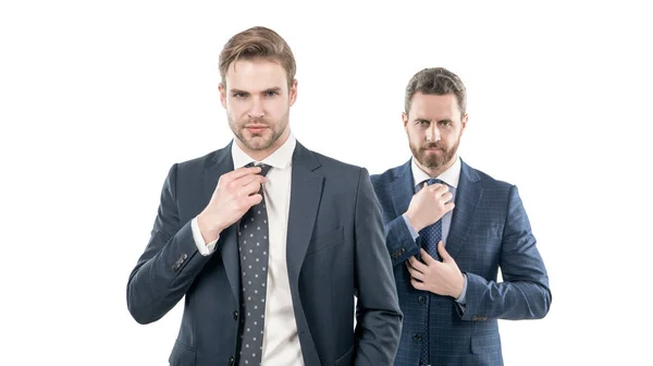 スーツネクタイの起業家2人が白地に隔離されビジネスのように — ストック写真