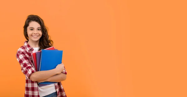 Smiling school teen girl ready to study with notebooks, school — Stock Photo, Image