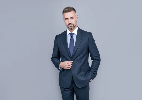 Il suo aspetto è fantastico. imprenditore o manager. moda formale maschile. professionista ceo unshaven. — Foto Stock