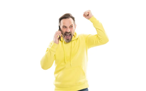 Kapüşonlu Bıyıklı Sakallı Mutlu Olgun Bir Adam Telefonda Konuşuyor — Stok fotoğraf