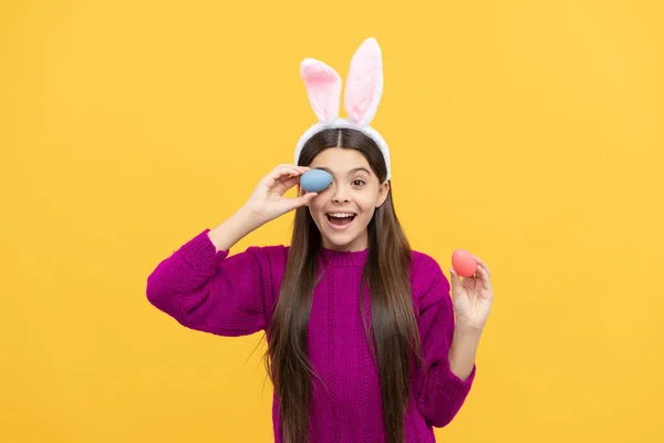 Frohe Ostern Kinderglück Kinder Hasenkostüm Halten Bemalte Eier Der Hand — Stockfoto