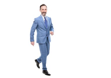 Boz sakallı mutlu CEO. Saçları ağarmış özgüvenli patron. kopyalama alanı. Tam boy iş adamı. İş başarısı. Takım elbiseli başarılı adam. Girişimci beyazı izole etti. resmi moda.