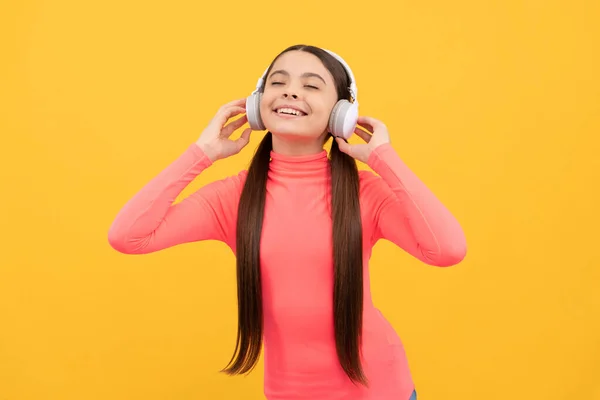 Online education. webinar. back to school. kid listen to music in headphones. childhood happiness — Stock Photo, Image