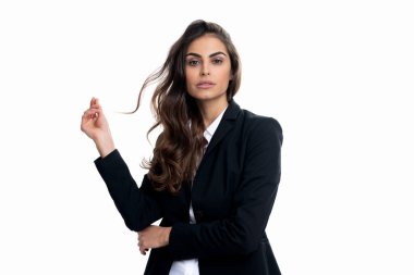 Beyaz saçlı, uzun dalgalı saçlı, profesyonel bir kadın.