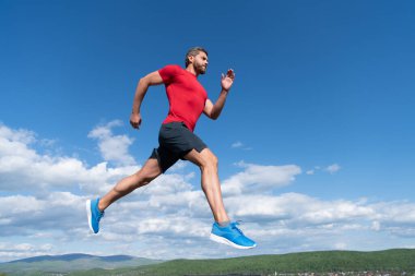 Meydan okuma ve rekabet. Maraton hızı. Sporcu kazanmak için hızlı koşar..