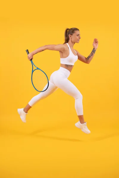 Dedikerad till kondition. tennis eller badminton spelare utbildning. hälsosam och aktiv livsstil. — Stockfoto