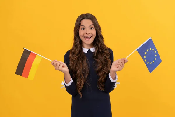 Visa de turista en el país schengen. niña viajando y estudiando en el extranjero. Alemania vacaciones. — Foto de Stock