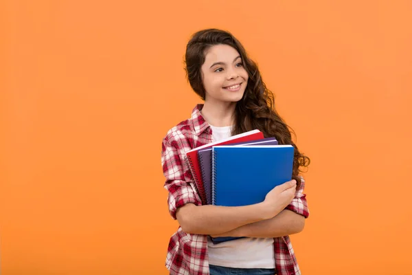 Happy school child ready to study with copybooks, knowledge — Stock Photo, Image