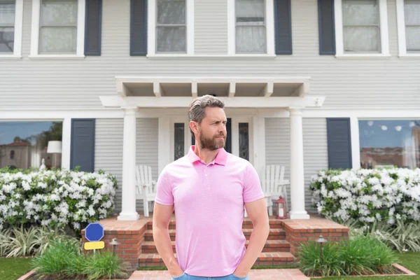 For sale. handsome realtor waiting for visitors. rent new home. ownership. confident man outside — Stock Photo, Image