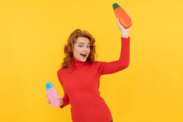 Happy redhead lady curly dyed hair choosing body care product of shampoo having fun, beauty product. — Φωτογραφία Αρχείου